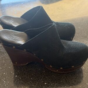 Women's Black Suede Clogs